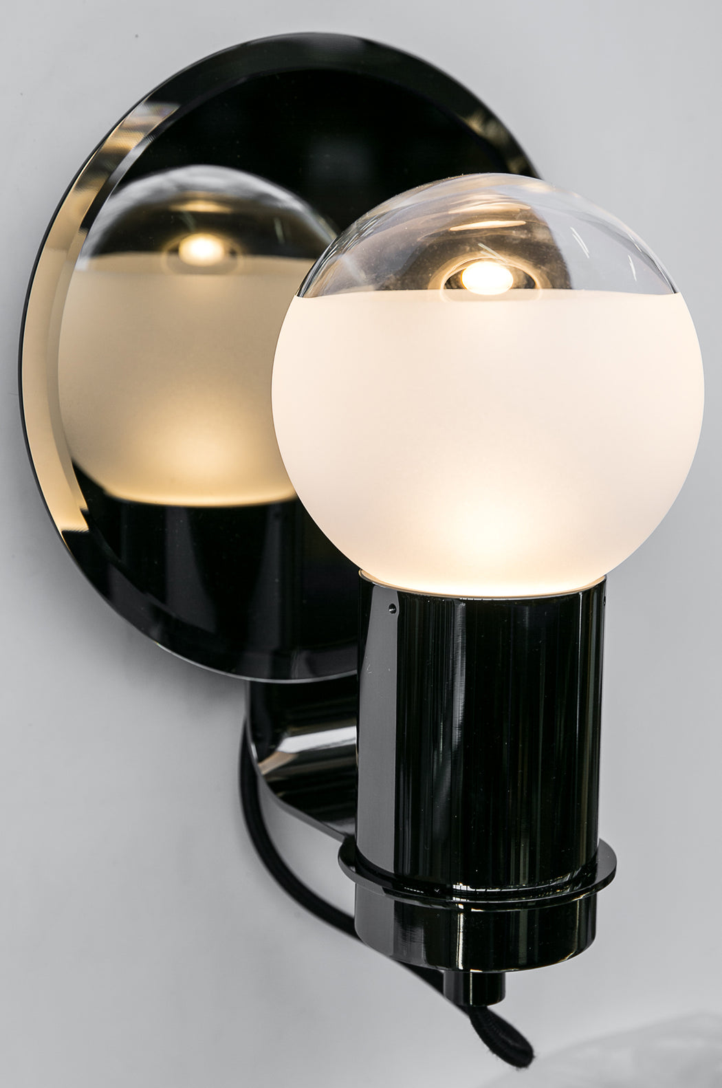 Deluxe Italian wall light with frosted glass diffuser and choice of metal finish