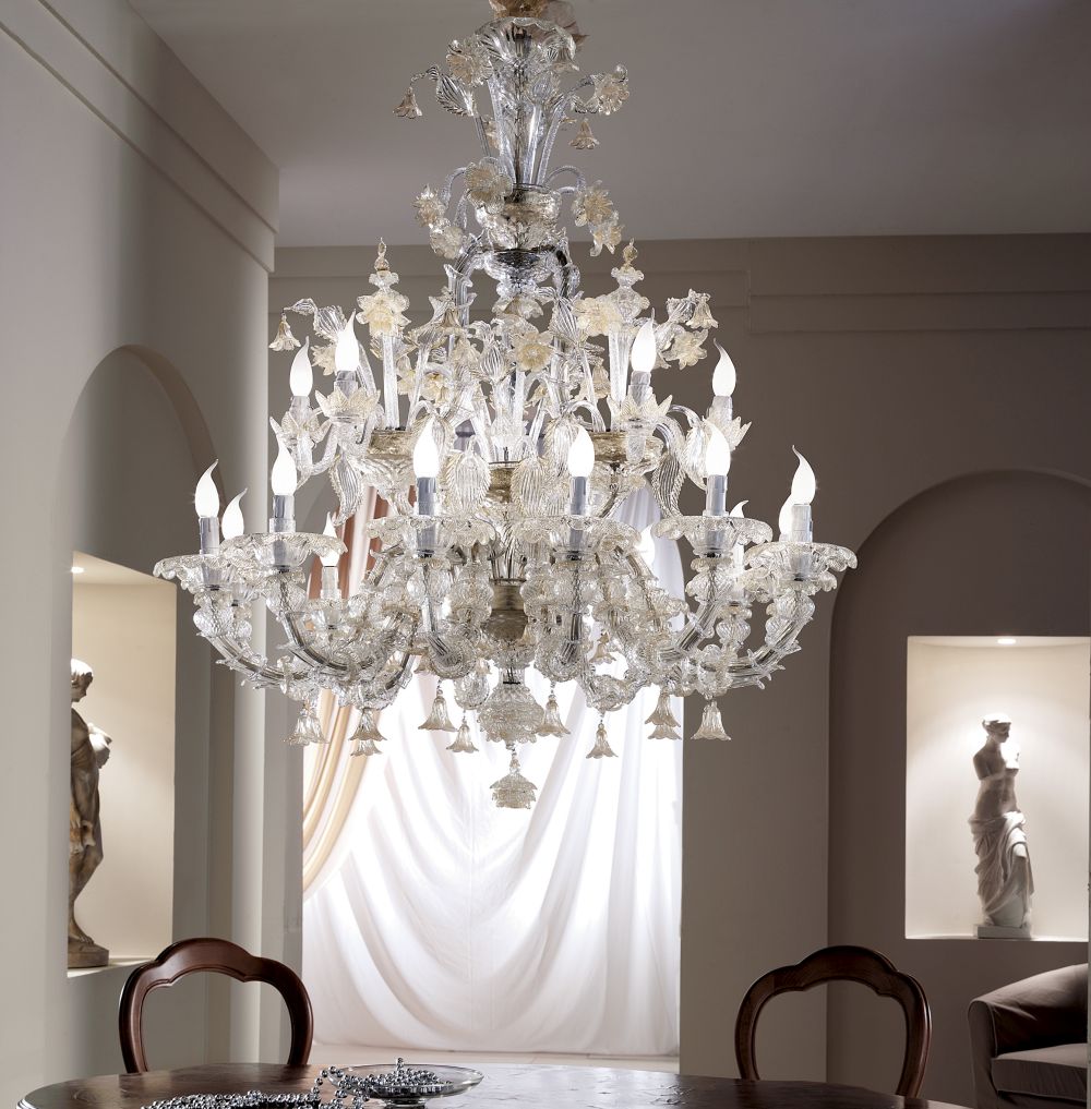 Spectacular large Venetian 18 light chandelier with Rezzonico arms