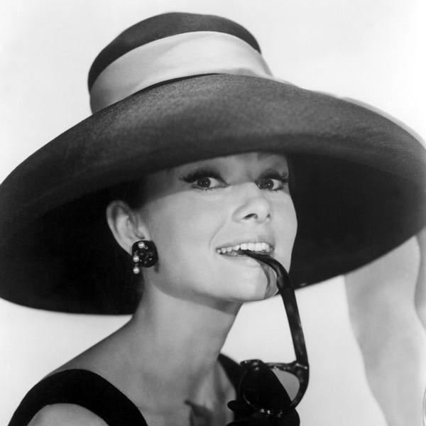 High-end Audrey Hepburn-inspired table lamp with velvet trim