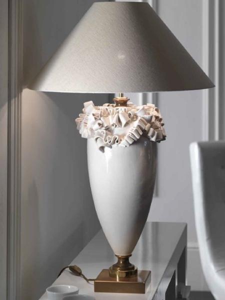 Chic Italian table lamp with majolica curls and silk linen shade