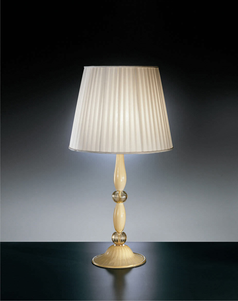 Sophisticated and classic table lamp in ivory Murano glass