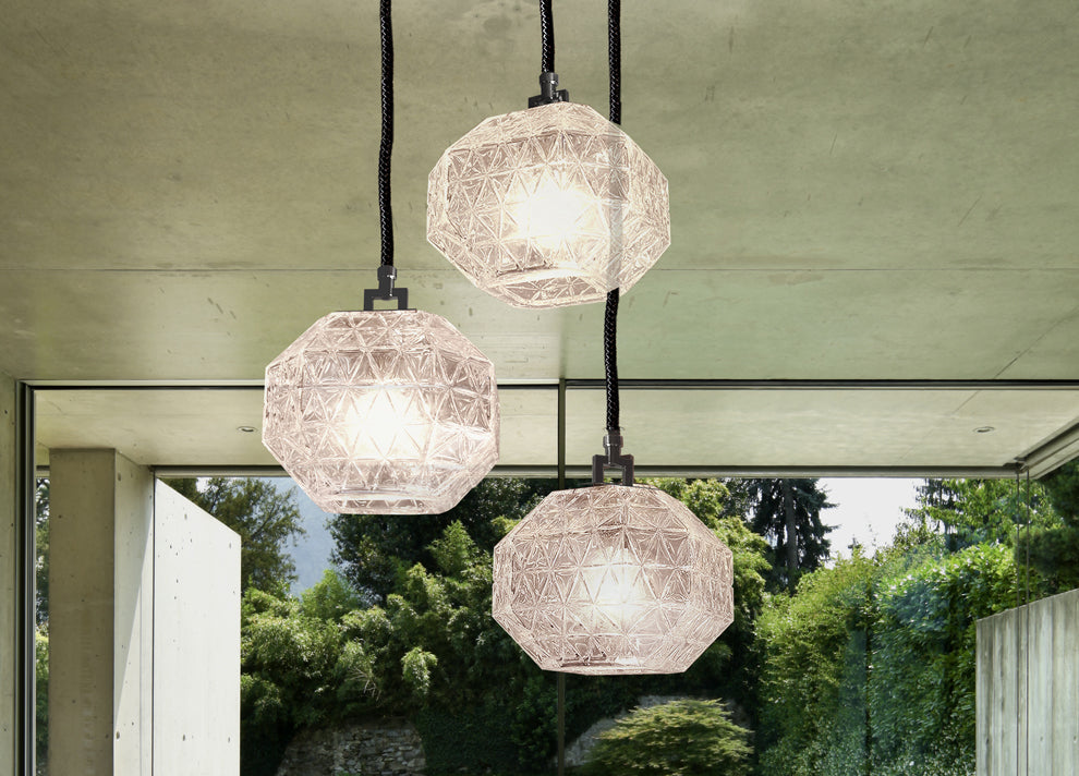 Chic contemporary Italian cluster light with three beautiful engraved crystal diffusers