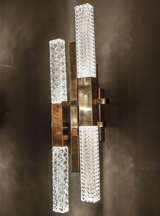 Stunning modern Italian wall light with engraved or prismatic crystal diffusers