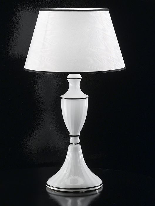 Baroque-style white Murano glass table lamp with white shade