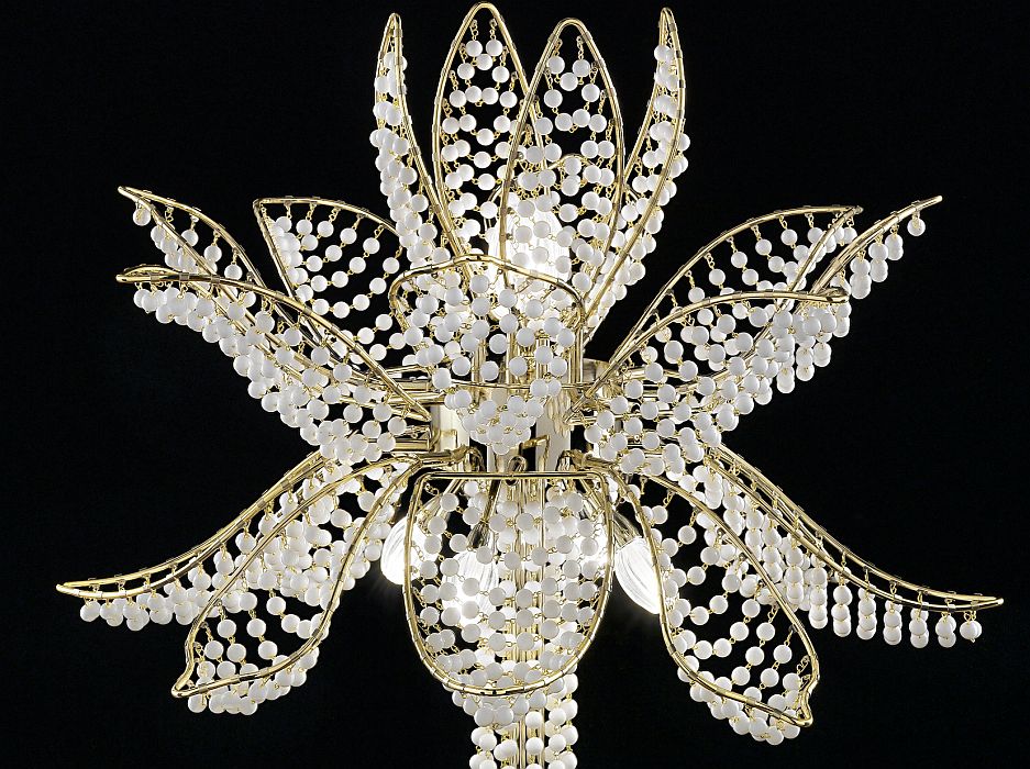 Beautiful golden Venetian table lamp with Murano glass "pearls"