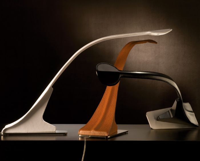 Modern Italian leather-covered table lamp in 7 colours